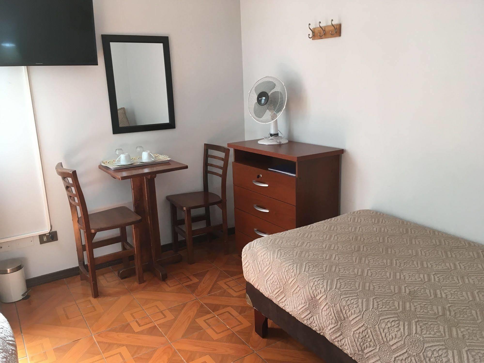 Residencial Universitaria Santiago Buitenkant foto